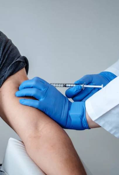 Няма практика за смесване на векторна ваксина с РНК, но се препоръчва в няколко държави в Европа