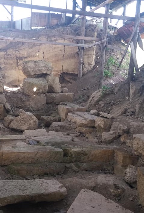 Разруха погубва уникалната гробница в Гаговската могила, скрита без достъп насред избуяла житна нива