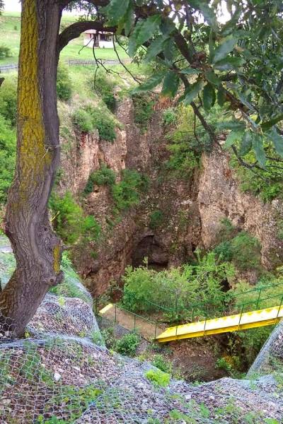 Пещерите Голяма Гарваница, Стълбицата, Деветашката и Проходна в един ден