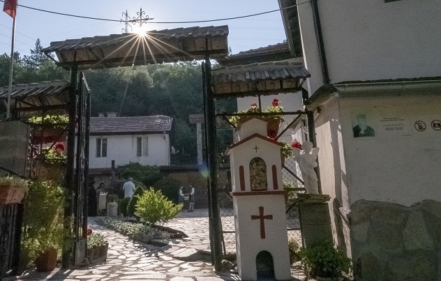 Дават пари за реставрация на стенописите в църквата на Курилския манастир