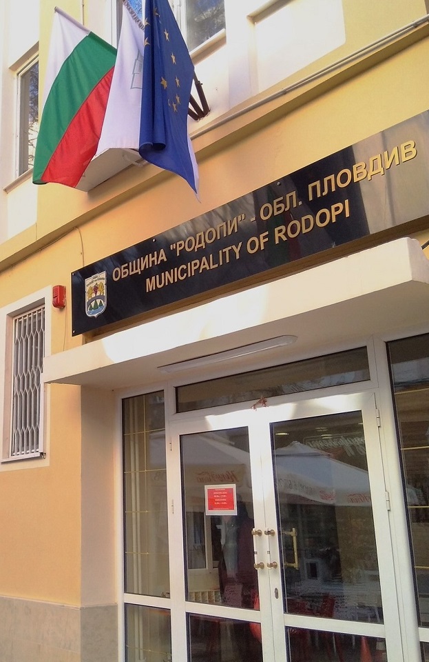 Жители на Община Родопи недоволстват от провеждането на общинската сесия в Курортния комплекс „Слънчев бряг“