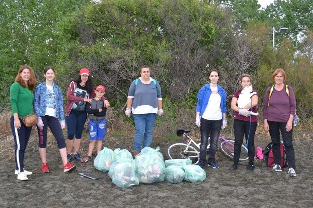 840 литра пластмасови отпадъци събраха от морския бряг в Бургас