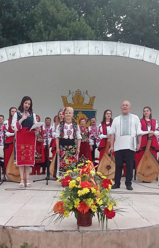 Милка Андреева и украински ансамбъл изпяха заедно на бургаска сцена Химна на Странджа „Ясен месец“