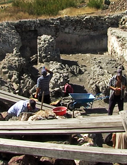 Археолозите проучват внушителното водохранилище в замъка на средновековната крепост Русокастро