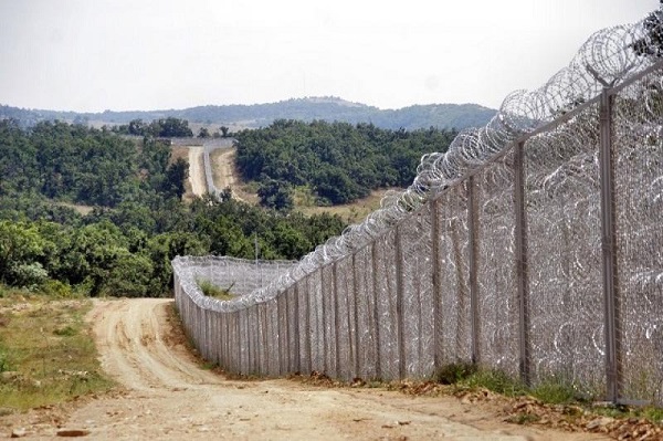 Ремонтират спешно оградата по българо-турската граница