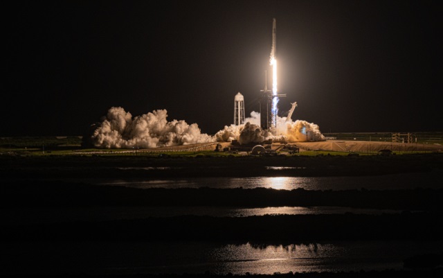 Отменят пътуване в космоса със SpaceX заради липса на желаещи