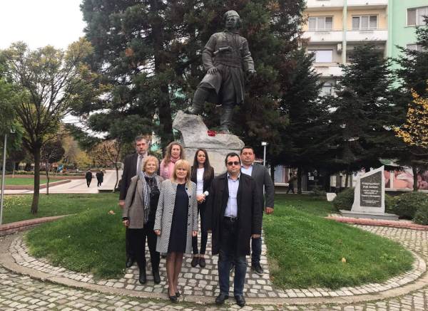 Кандидати за народни представители от Патриотичния фронт се преклониха пред паметта на Капитан Петко войвода в Хасково