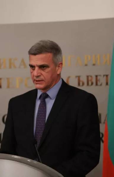 Първа оставка в правителството: Министърът на отбраната Стефан Янев си отива по искане на управляващата коалиция