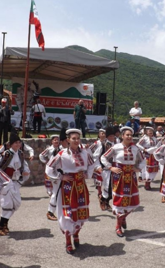 В Неделята на Слепия след Великден в комплекс „Дядо Йоцо гледа“ се провежда съборът „Де е българското“