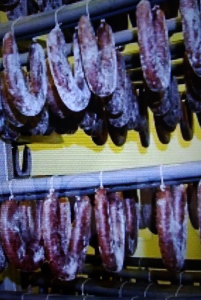 Суджукът е български продукт на поне 2500 години, но днешните българи са забравили истинския вкус на месото