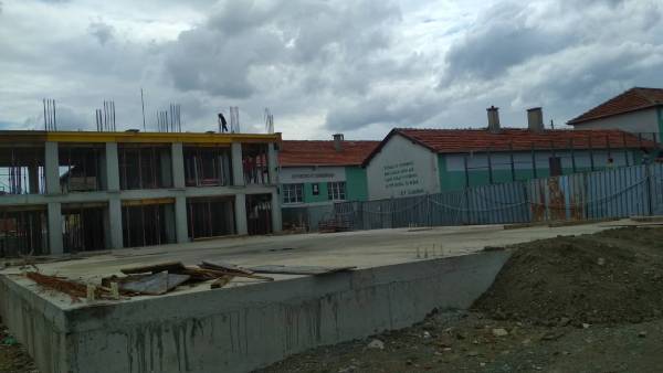 Ремонт след пожар в училище в Карнобат