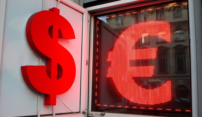За първи път от 20 години: Доларът е по-скъп от еврото
