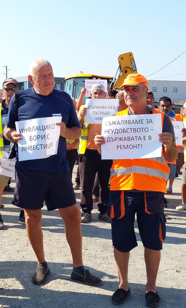 В Бургас пътните ремонти са спрени. Пътностоителите заплашват да блокират трафика към Южното Черноморие