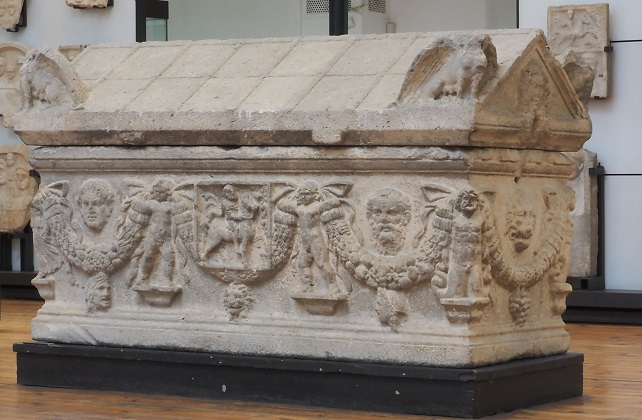 Каменен саркофаг е експонат за месец август на НАИМ