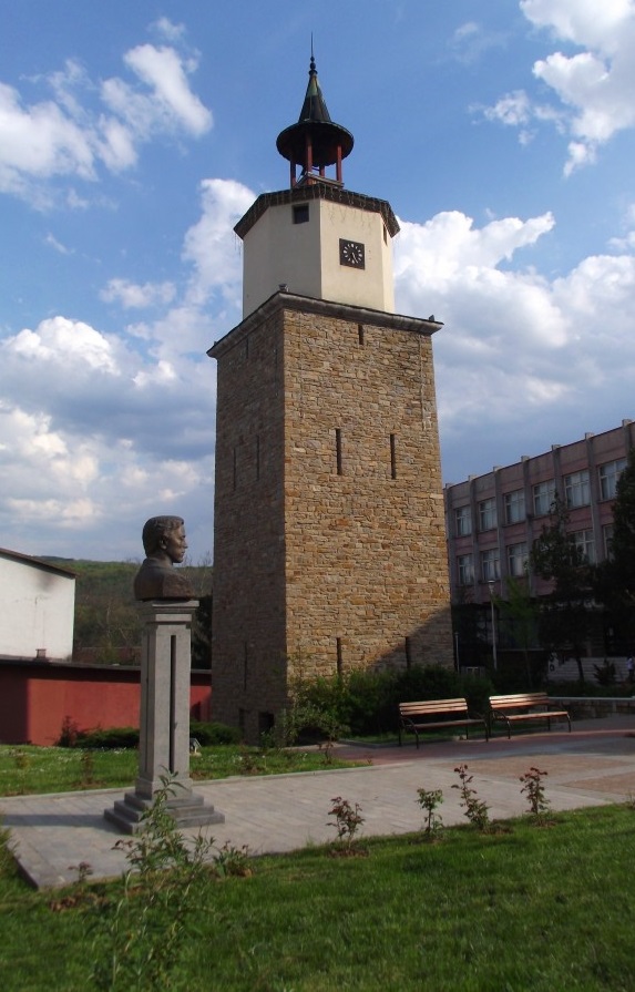 Как часовниковата кула в Дряново е възстановена, след като бива съборена в средата на миналия век