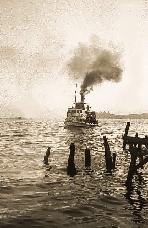 Преди 85 години: Турският параход „Низим“ пренася изселниците от варненското пристанище за Цариград