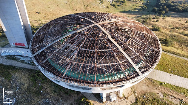 Обезопасиха покрива на монумента на Бузлуджа