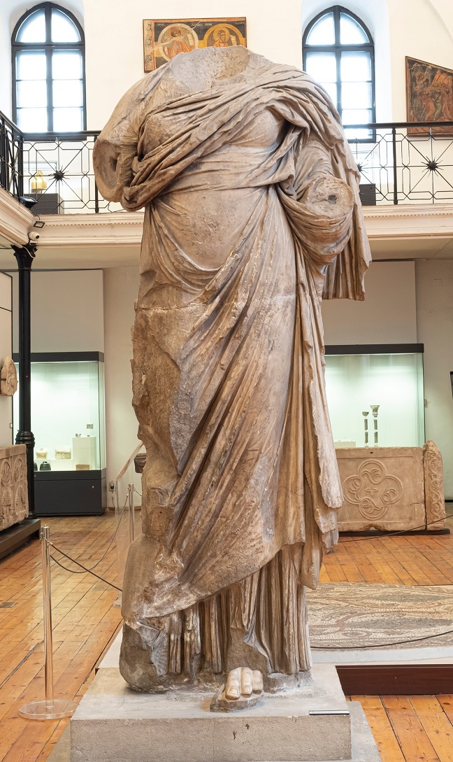 Мраморна статуя от времето на Антонините, намерена в руините  на Ескус е експонат на октомври на НАИМ при БАН
