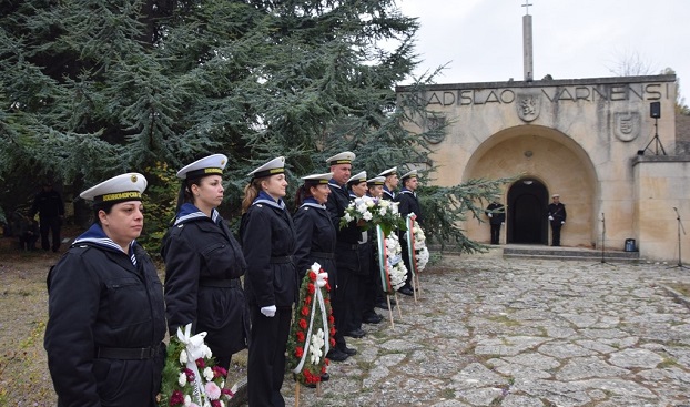 Военните моряци почетоха загиналите в битката при Варна преди  578 години