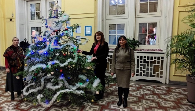 За  седма година Бургас посреща Коледа с елха на доброто