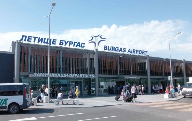 Кметове настояват: В Бургас да има полети и през зимата