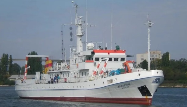 Ще ремонтират научно-изследователския кораб „Академик“