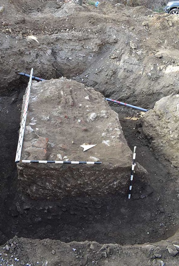 Местят раннохристянска гробница, открита в Сапарева баня сред руините от древната крепост Германея
