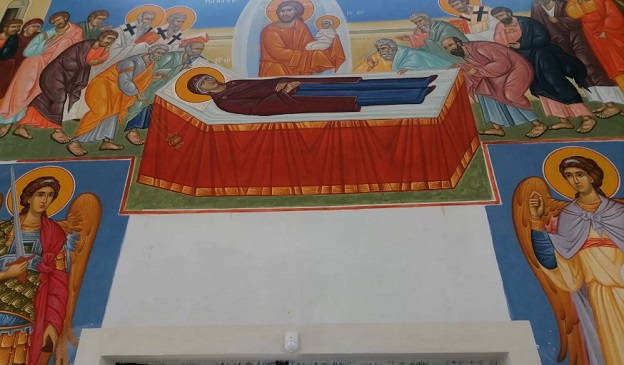„Откупиха“ почти всички стенописи в новостроящия се храм „Света Петка“ в Сливен