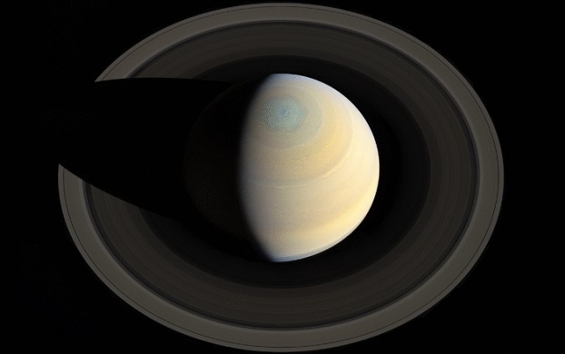 Сатурн поглъща пръстените си
