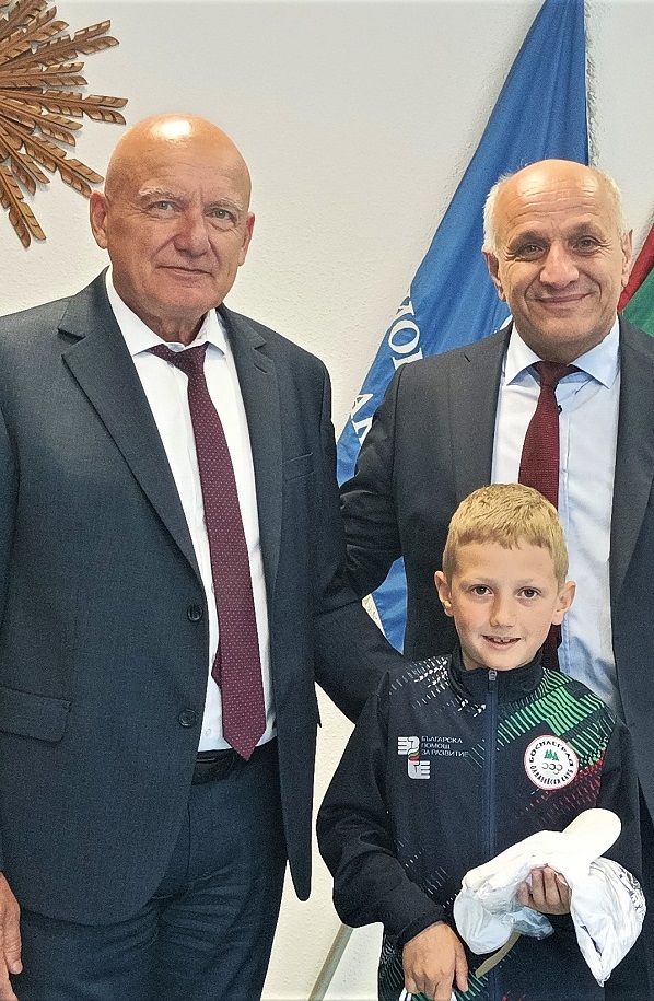 Трогателно поздравление за 100-годишнината на БОК отправи малкият олимпиец от Босилеград Олег Насев