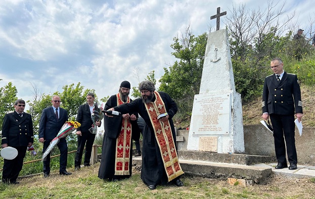 Почетоха паметта на загиналите при изпълнение на воинския си дълг моряци