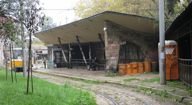 Ремонтират началната спирка в Княжево на култовия трамвай № 5