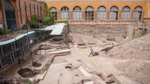 Археолози откриха в Рим останките от театъра на Нерон