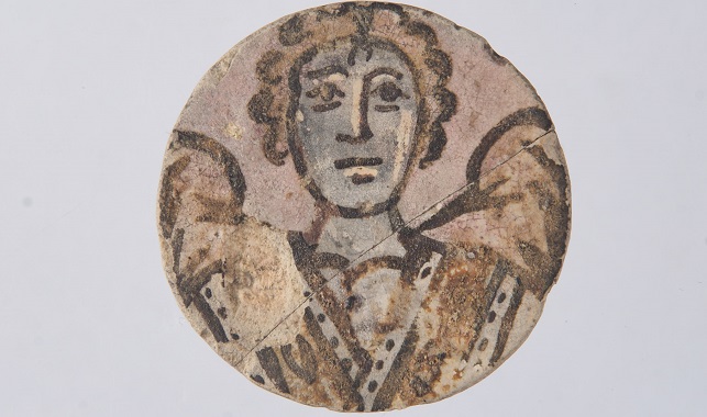 Кръгъл медальон на архангел е експонат на септември на НАИМ