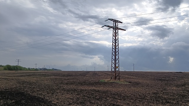 Заменят въздушни електропроводи в Сарафово с подземни