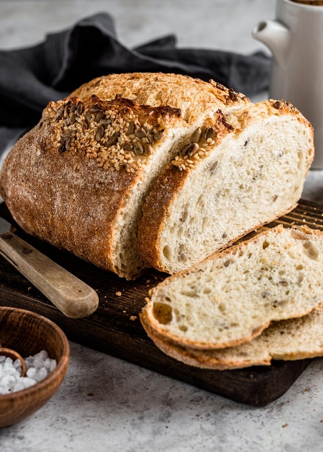 Хлябът се е появил преди повече от петнадесет хилядолетия, в чест на хлебарите в Рим издигали монументи