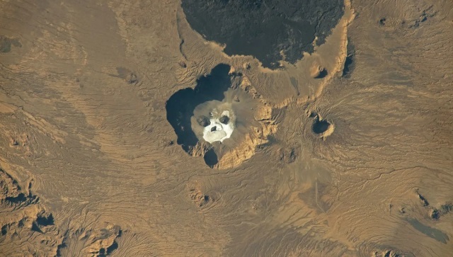 В Сахара заснеха загадъчен гигантски череп