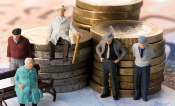 Вдигат се минималната и вдовишката пенсии