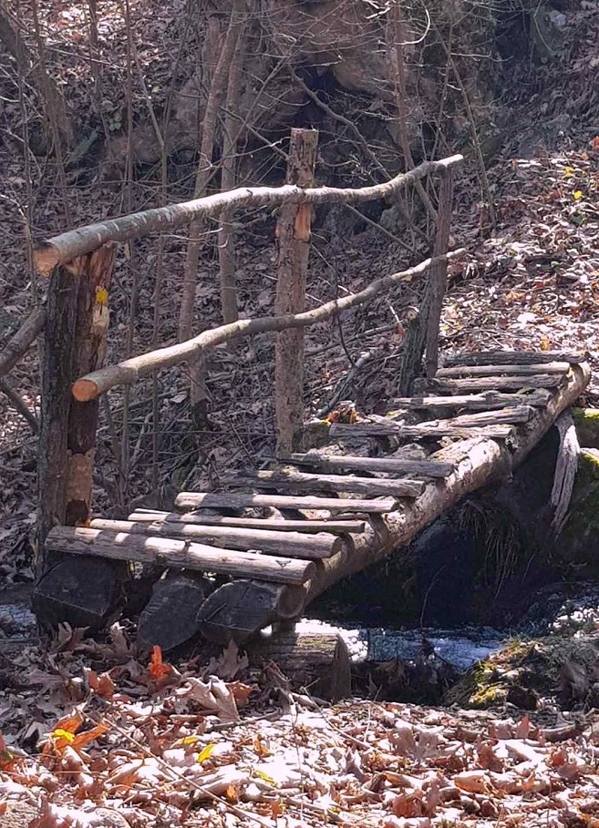 Ремонтираха дървения мост по туристическия маршрут от село Ключ до Ключките водопади в планината Беласица