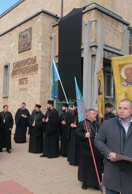 Свещеници от Сливенска епархия изпратиха писмо до Светия синод с искане за църковен съд за двама свещеници