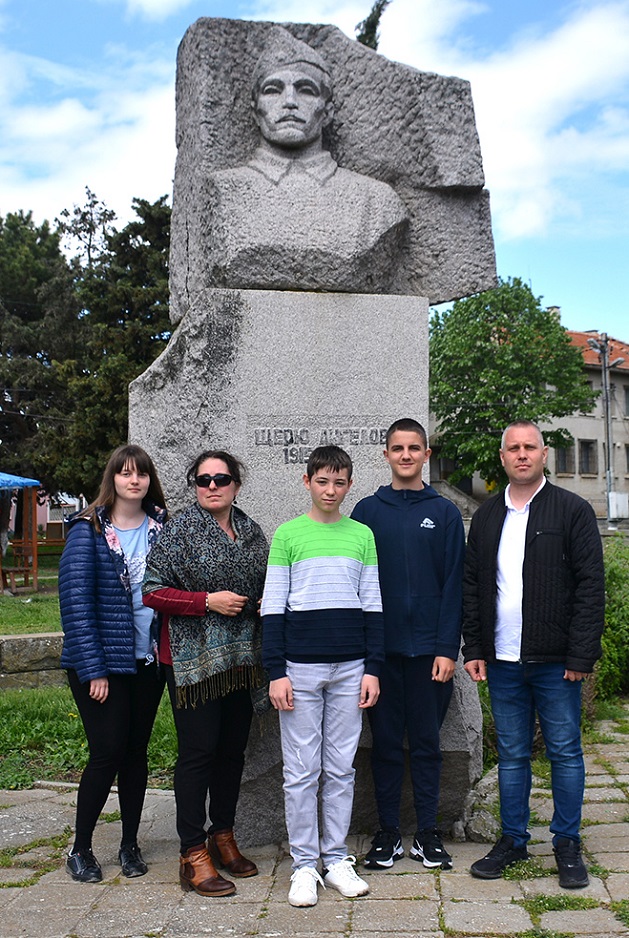 Ученици от Айтос ще записват родовата си история в рамките на проект „Моят роден край в семейните спомени“