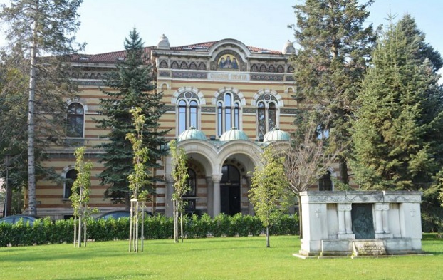 Синодът избира кандидатите за патриарх