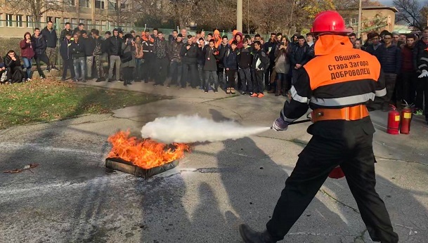 Все повече са доброволците в Стара Загора за гасене на пожари